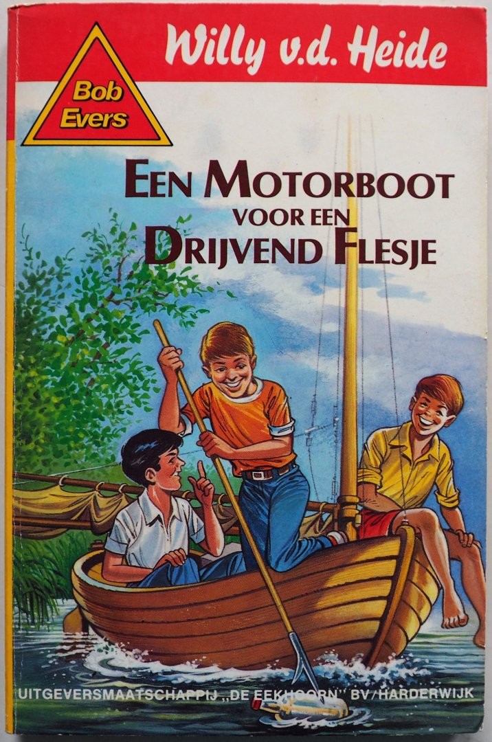Een motorboot voor een drijvend flesje