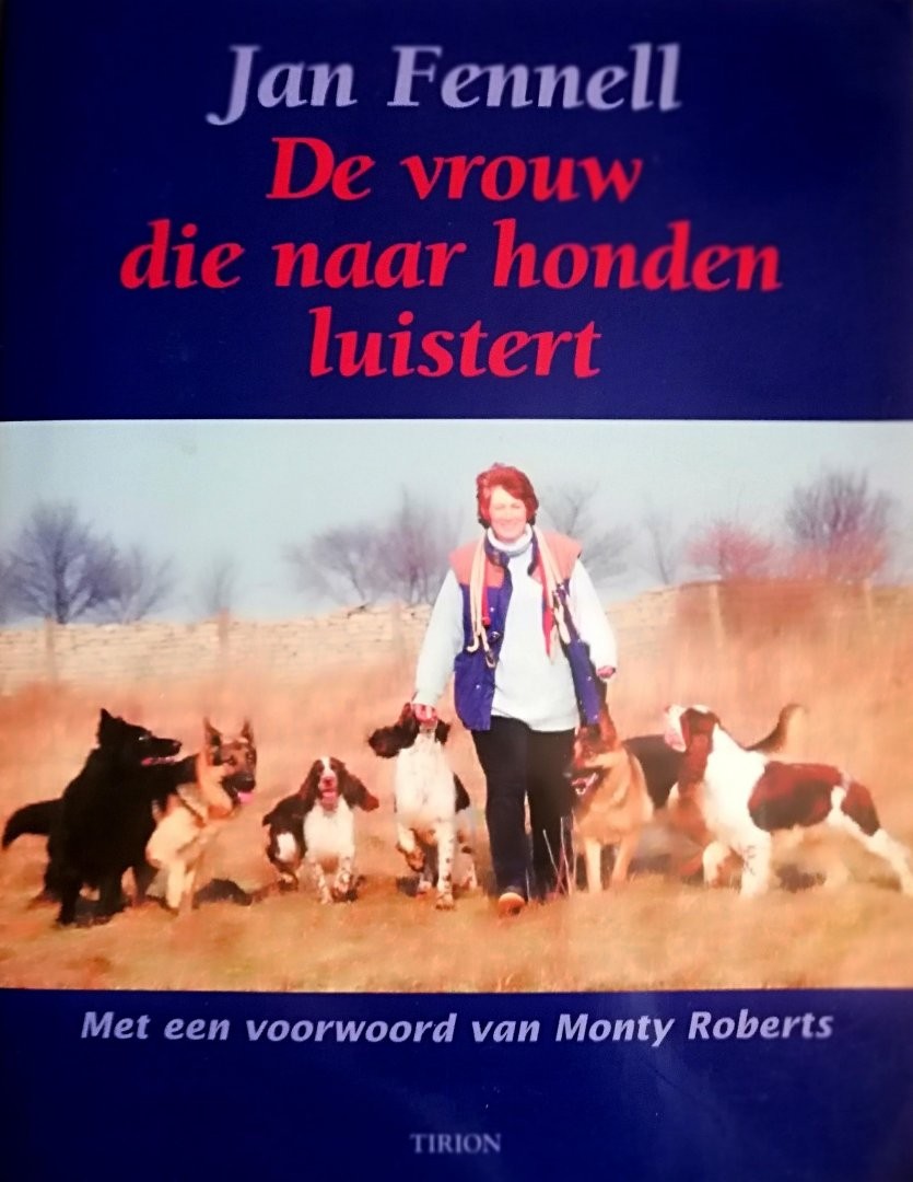 De vrouw die naar honden luistert